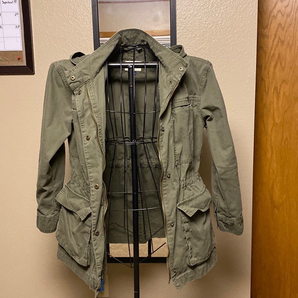 Universal Thread jacket size medium. Army green color.